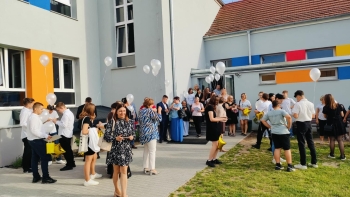 1d7cc122-8019-4757-bfe9-3418c16b6865