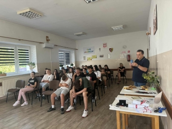 7dd665e7-aadc-498f-8033-0025d6598e0f