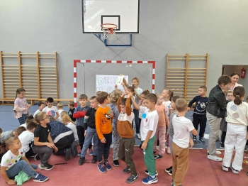 d763516e-dd21-4f22-8285-352d5d0eee97