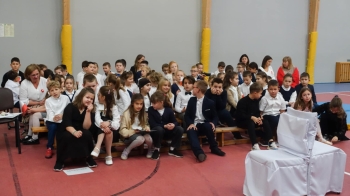 fb82f2a5-f071-4204-81e1-3855613b6d95