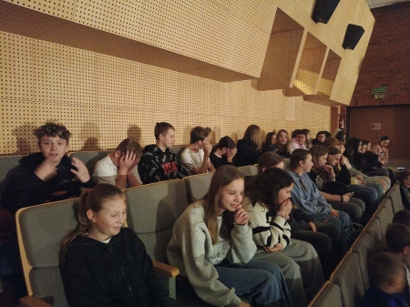 ZANIM ZAMILKNĘ - SPEKTAKL ANTYHEJTOWY